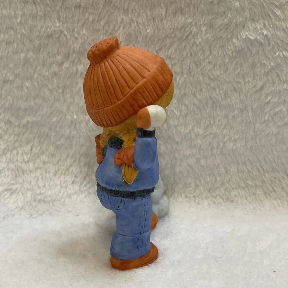 Vintage Enesco Girl Throwing Snowball 1984‎ Figurine Country Cousins